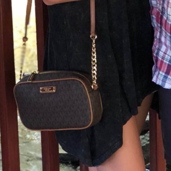 Michael Kors / Jet Set Canvas Crossover Bag - Picture 9 of 9